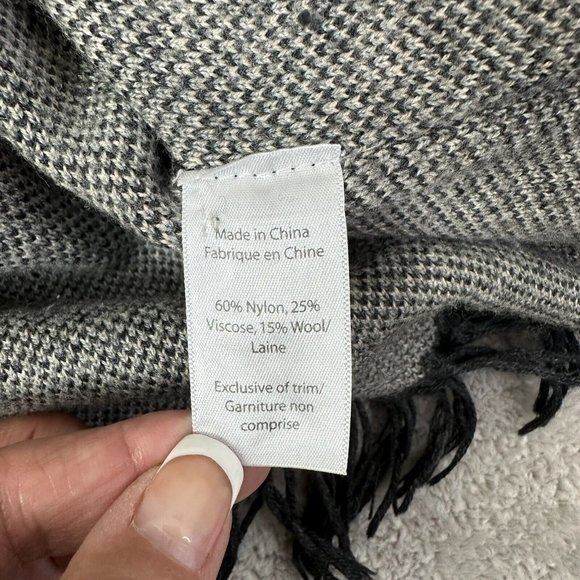 Left on Houston Women's Southwestern Oversized Open Poncho Sweater Size XS/S - Picture 6 of 7